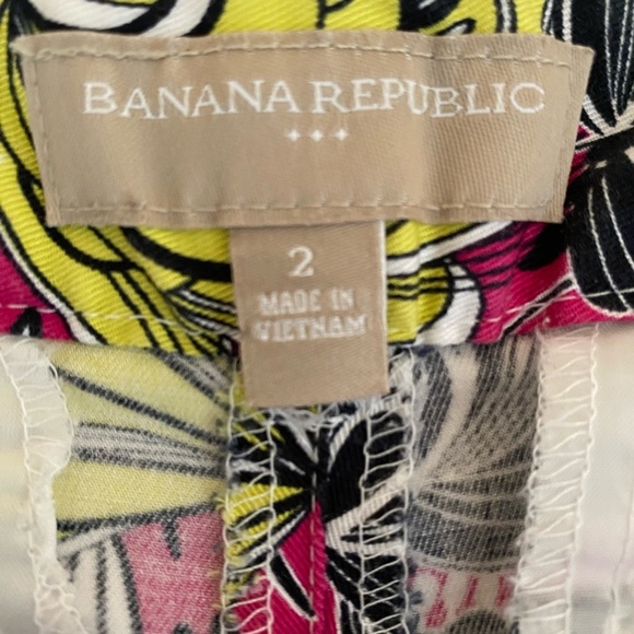 BANANA REPUBLIC Women’s Size 2 Vibrant Floral Tropical Summer Shorts Pockets - Picture 11 of 13